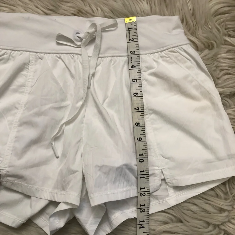 OFFLINE By Aerie The Hugger HomeRun Activewear Athletic White Womens Short M - Picture 9 of 10